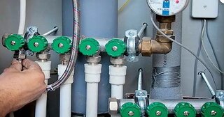 Установка водопроводного коллектора в Отрадном от Мастер24 — монтаж гребёнки, коллекторной группы, цена от 7066 руб